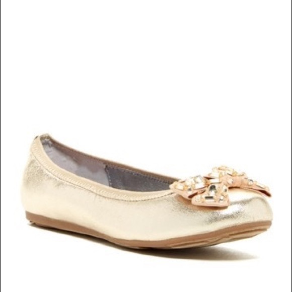 Stuart Weitzman • Fannie Bree Flat Gold Metallic - Picture 1 of 8